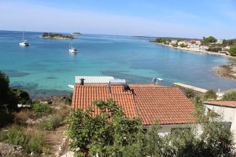 Beach apartment by the bay on Korčula